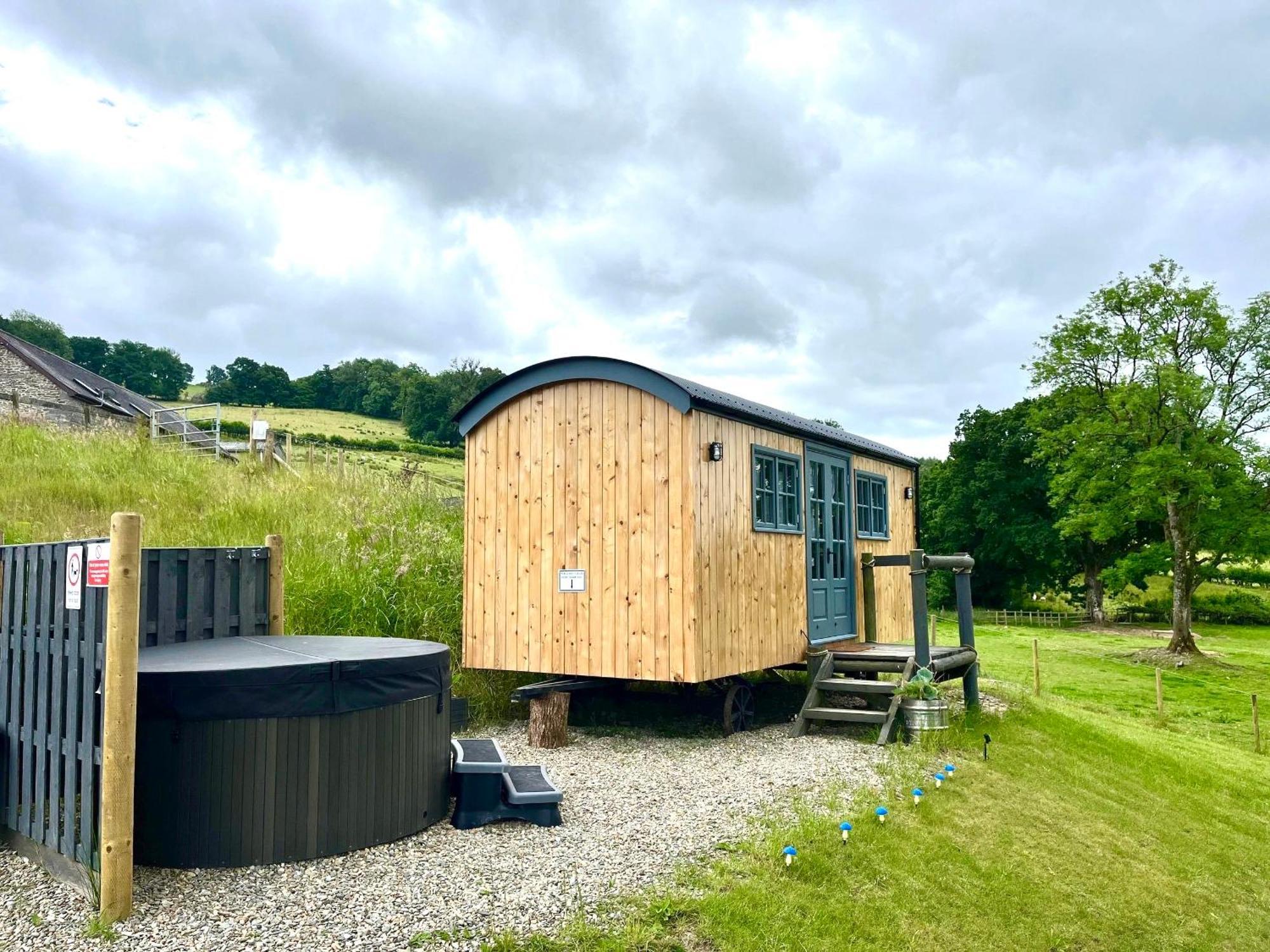 Oakies Farm Stays Llandovery Extérieur photo